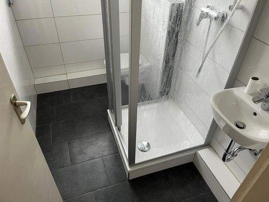 Modernes Badezimmer