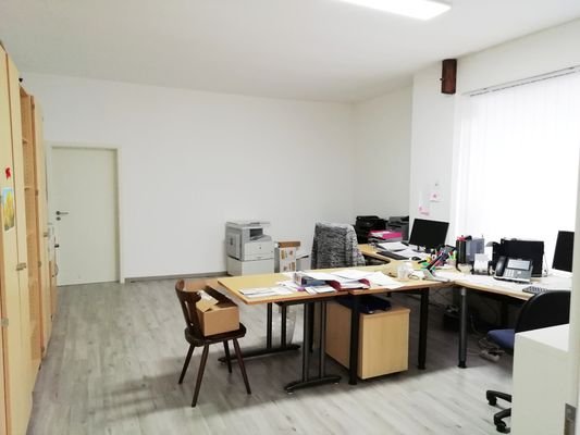 Großzügiges Büro