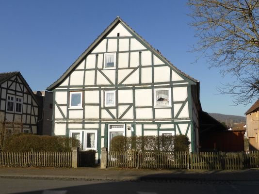 Straßenansicht vom Haus.JPG