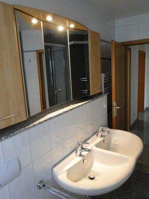 Moderne Badeinrichtung