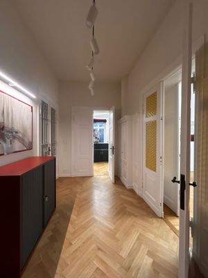 Empfangsbereich mit Parkett