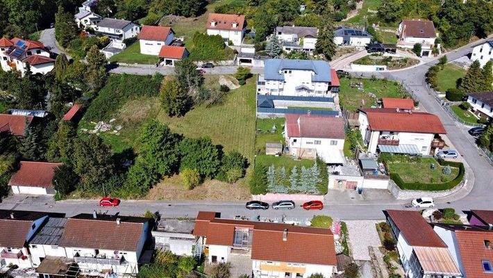 Großes Grundstueck!