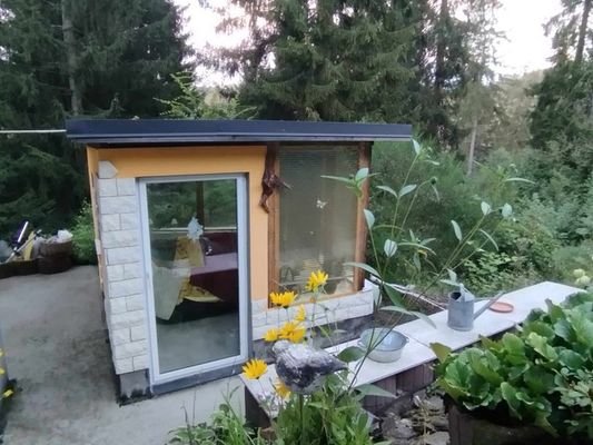 8-Gartenhaus mit Whirlpool - red.jpeg