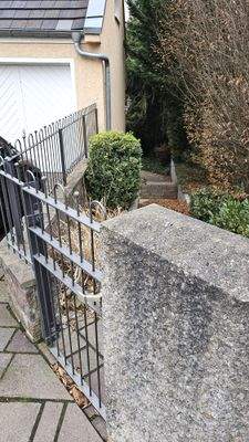 Seitlicher Garten- und Wellnesszugang an der Westseite