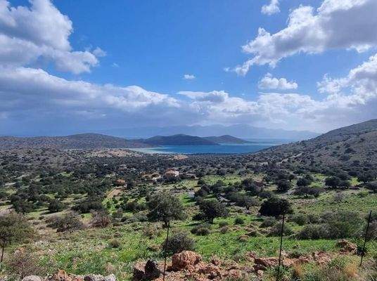 Kreta, Plaka: Baugrundstück mit Panoramablick auf Spinalonga und die Elounda-Bucht zu verkaufen
