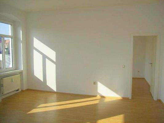 Wohnzimmer mit Zugang zum Schlafzimmer