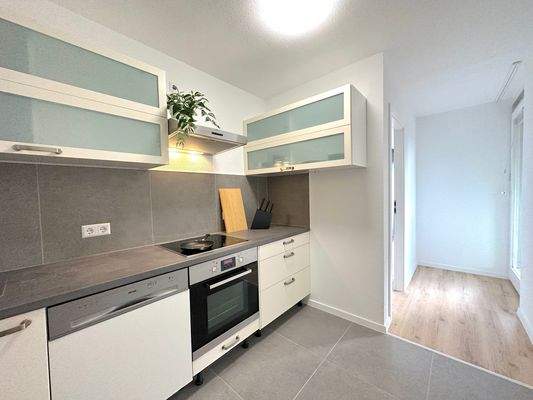 Moderne Küche mit Geräten