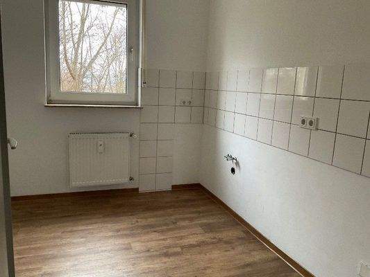 Küche mit Fliesenspiegel.jpg