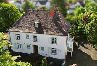 Haus-Lollar-Außenansicht (1)