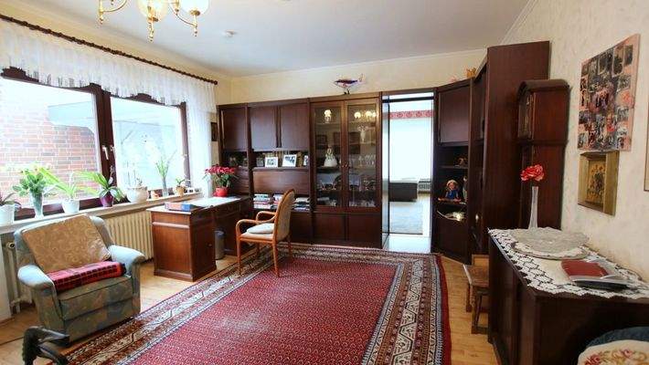 Büro mit offenem Zugang zum Schlafzimmer