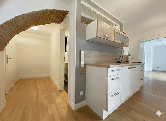 Flur mit moderner Küche