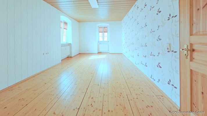 Das geräumige Schlafzimmer