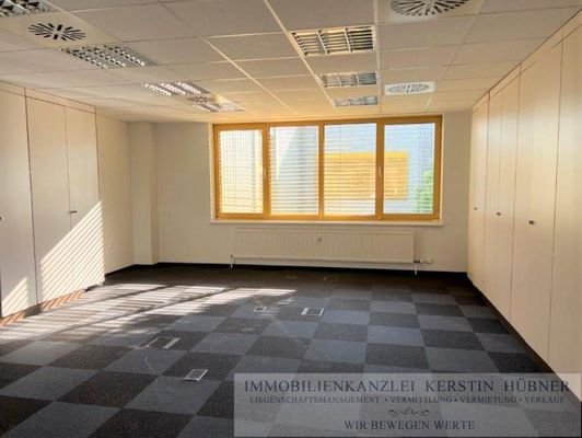 Büro mit Einbauschränken