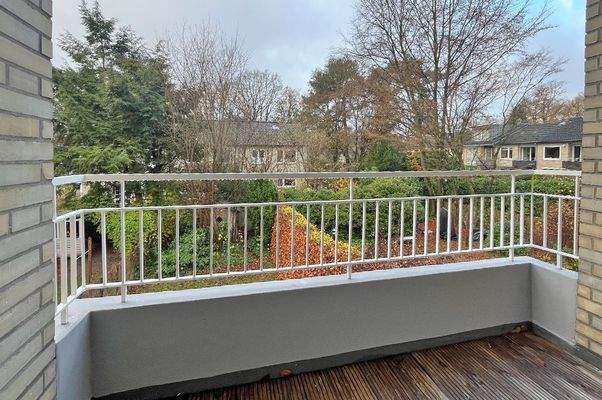 Balkon mit Blick in den Garten