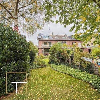 Gartenansicht mit Haus