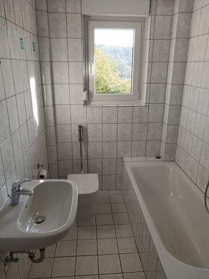 Badezimmer mit Fenster