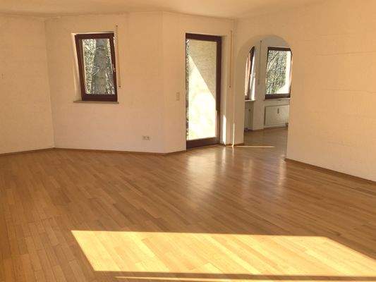 EG: Blick vom Wohn- in das Esszimmer