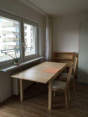 Blick auf Schreibtisch