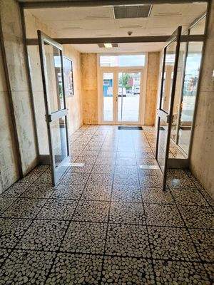 Haupteingang Kameraüberwacht