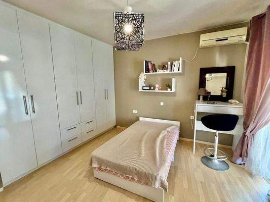 Kreta, Agios Nikolaos: Geräumige Wohnung im 2. Stock mit Panoramablick auf das Meer zu verkaufen