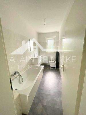 Wannenbad mit Fenster