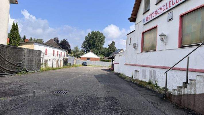 Grundstück bis zur Tannenstraße und Gebäude