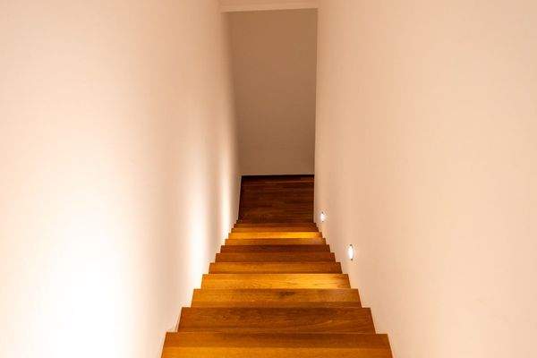 Zum hauseigenen Gästebereich.