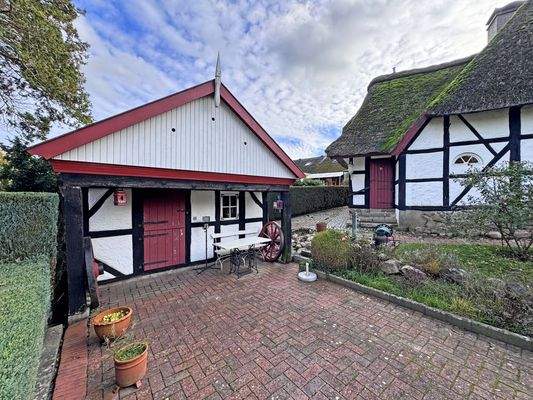 massives Nebengebäude