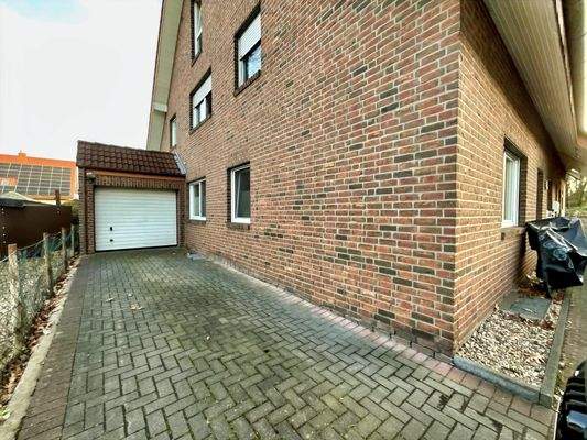 Hof / Garageneinfahrt