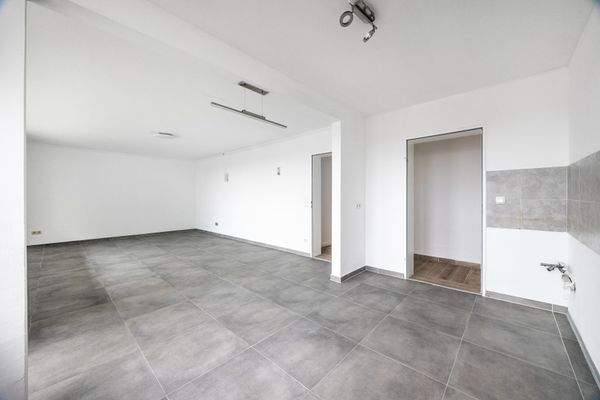 Wohnzimmer und offene Küche