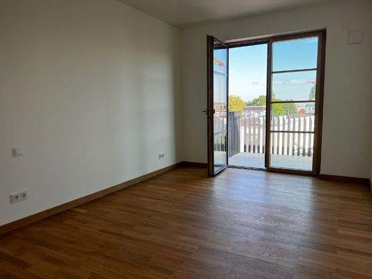 Schlafzimmer mit Zugang Balkon