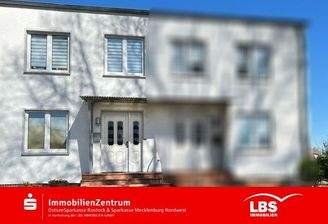 strassenseitige Gebäudeansicht