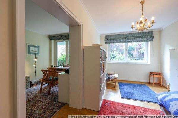 20 Kinderzimmer mit Durchgang zum Arbeitszimmer