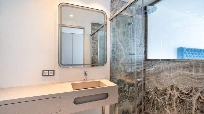 Villa in erster Meereslinie zum Verkauf in Cala Vinyes, Mallorca