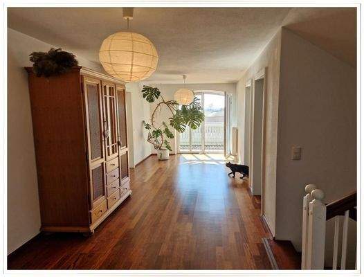 Diele im OG Richtung Balkon