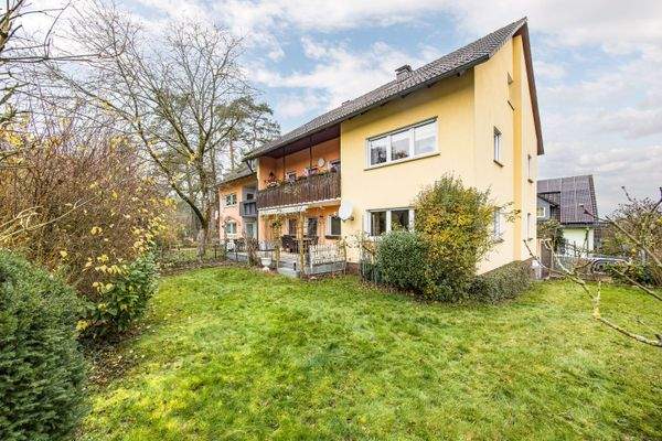 Gepflegte Gartenfläche mit vielseitigem Nutzungspo