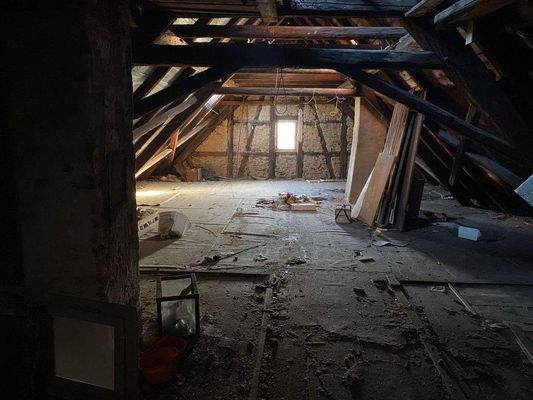 Dachboden und Gebälk (2).jpg