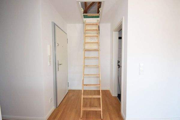 Zugang zu dem privaten Dachboden