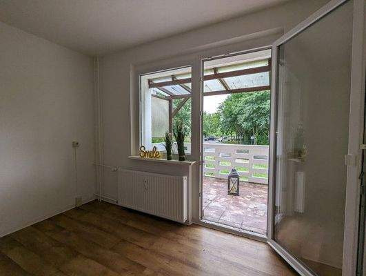 Wohnzimmer mit Balkon