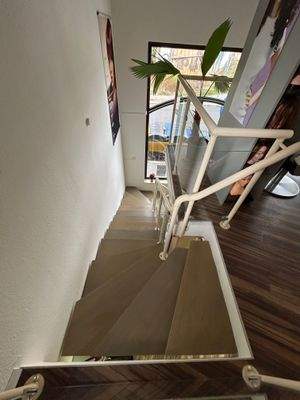 Verbindungstreppe beider Ebenen