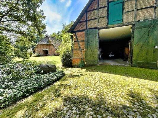 Ansicht zum Nebenhaus & Tandemgarage