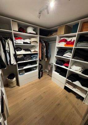 Begehbarer Kleiderschrank