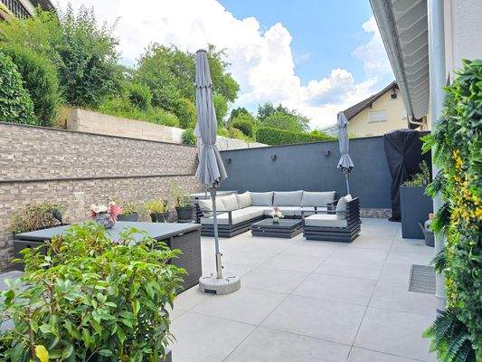 Großzügige Terrasse mit ca. 70 m²