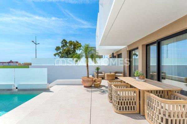 Semi-Detached Houses with Pools in Dolores Alicante