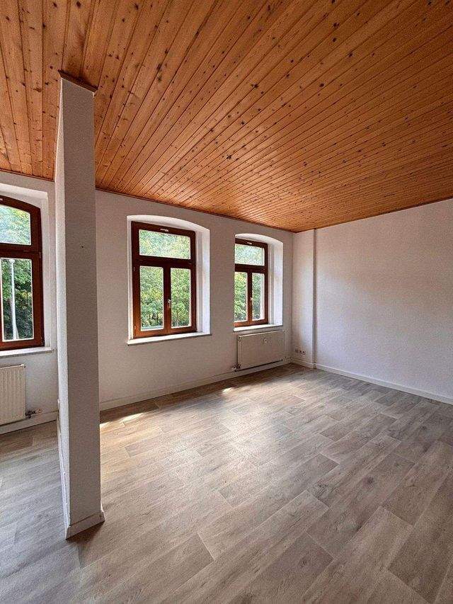 Renovierte 3-Raum-Wohnung mit Gartenmitnutzung in Reichenbach – 85 m² - Foto 2