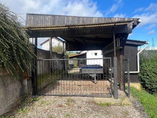 Untere Einfahrt zum Carport und Haus