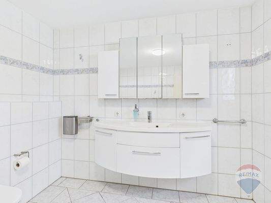 Badezimmer im Erdgeschoss