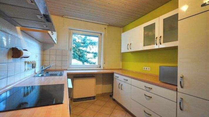 Praktische Küche der Erdgeschosswohnung