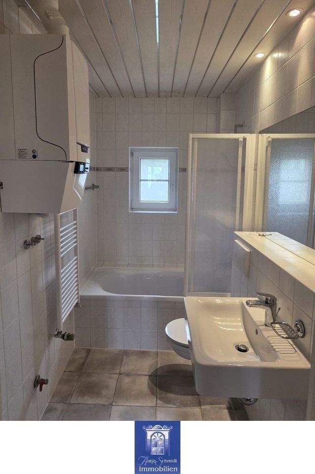 Moderne Wohnung mit Wohnküche und Tageslichtbad mit Wanne! - Photo 2