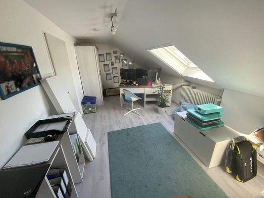 Kinderzimmer / Büro DG